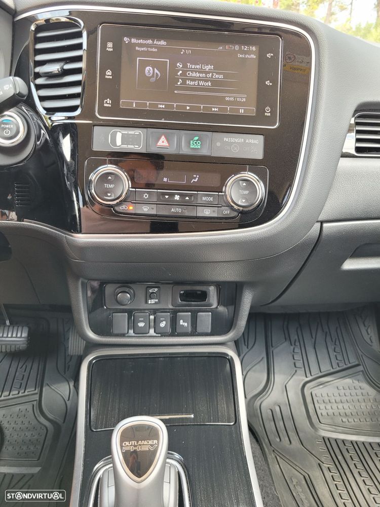 Mitsubishi Outlander 2.0 Instyle Navi - 12