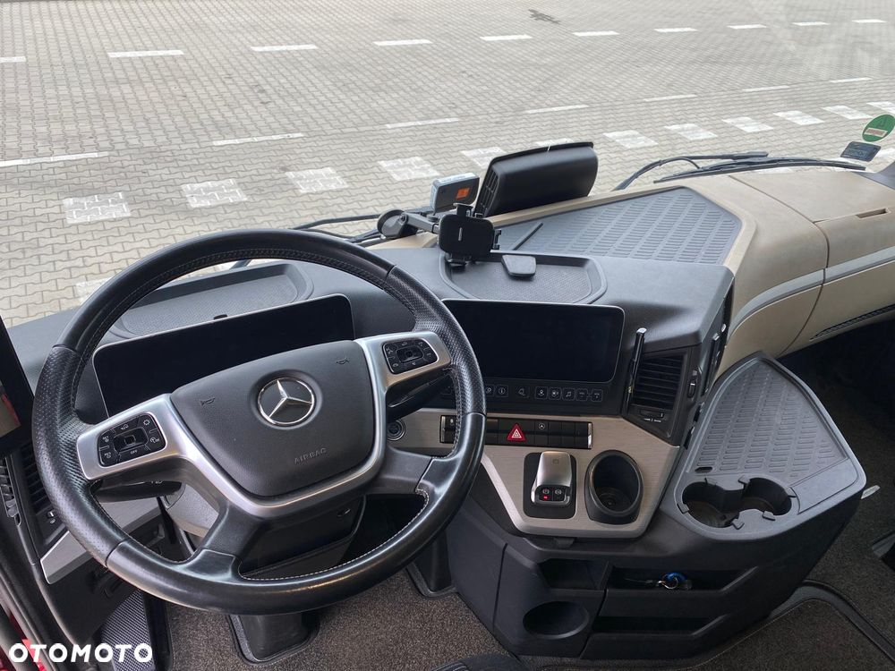 Mercedes-Benz Actros - 10