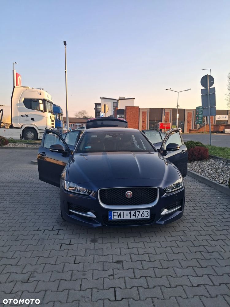 Jaguar XE 2.0 T R-Sport - 2