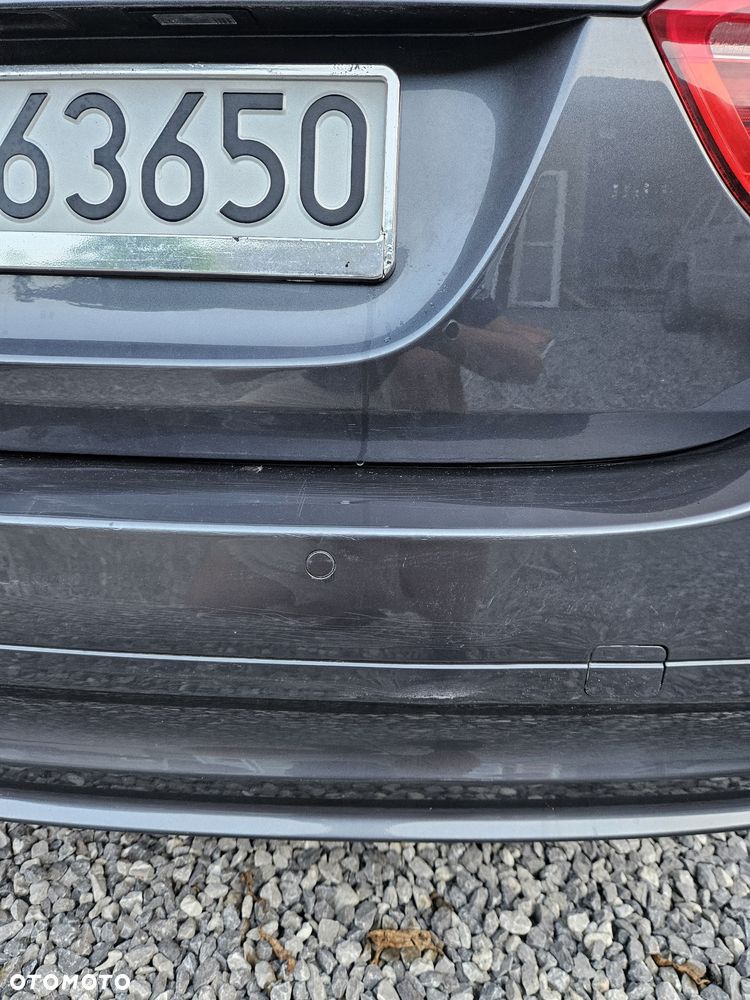 BMW Seria 3 318i Touring - 8