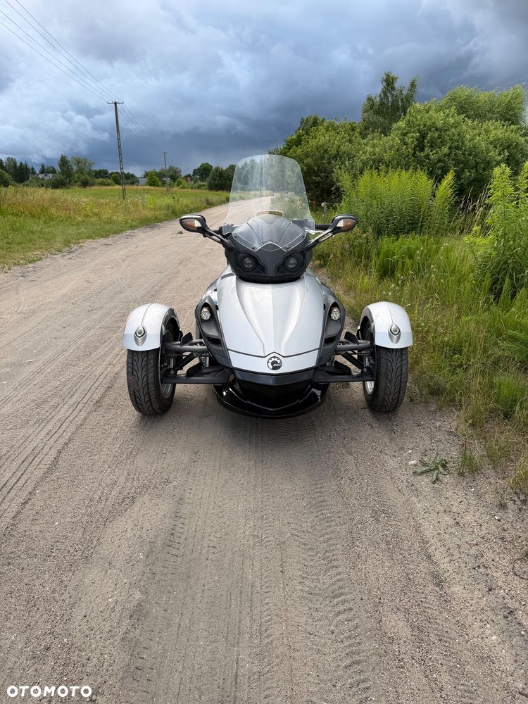 Can-Am Spyder - 18