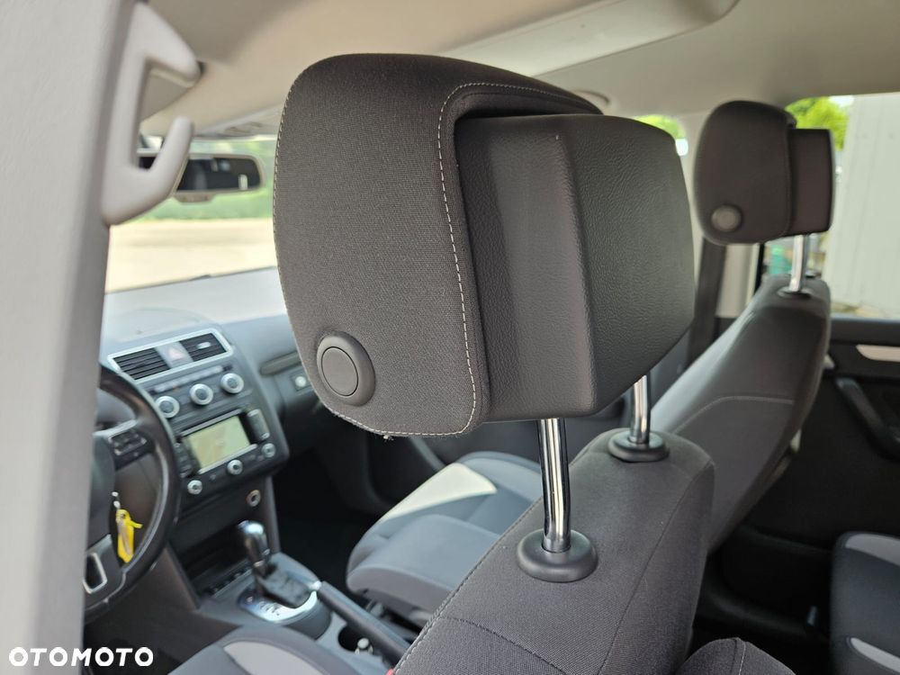 Volkswagen Touran 2.0 TDI DPF DSG Life - 25