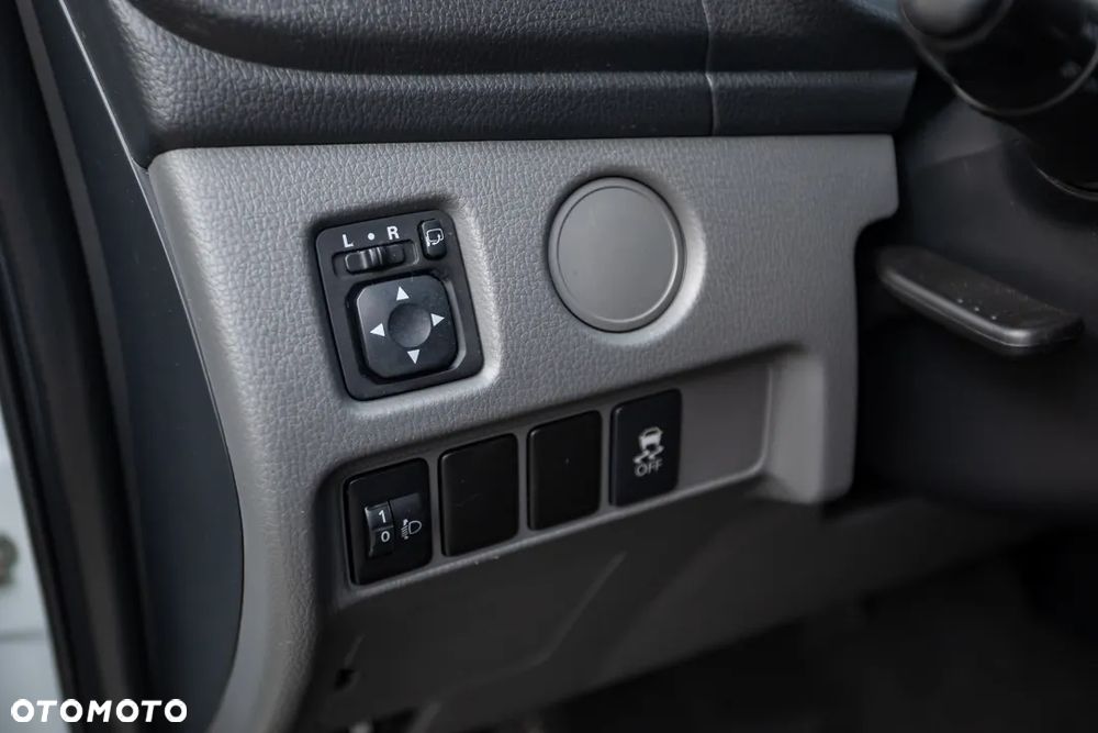 Mitsubishi L200 2.4 d DC Intense + - 22