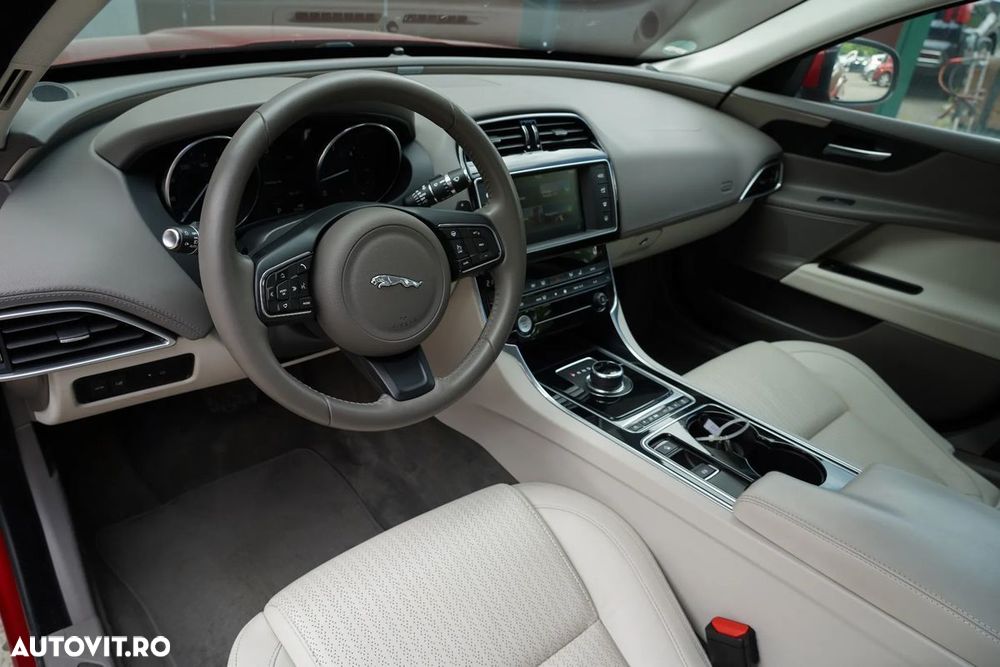 Jaguar XE - 6