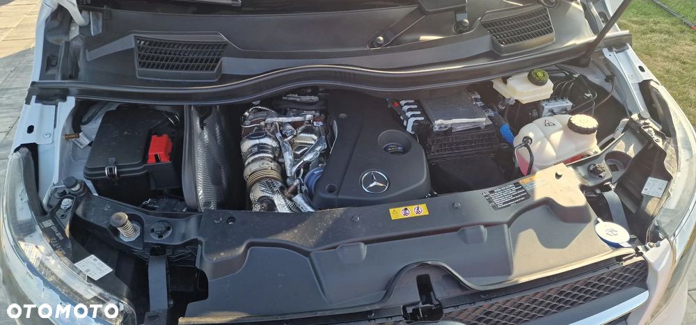 Mercedes-Benz Klasa V 300 d extralang 4Matic 9G-TRONIC Avantgarde Edition Edition 2023 - 16