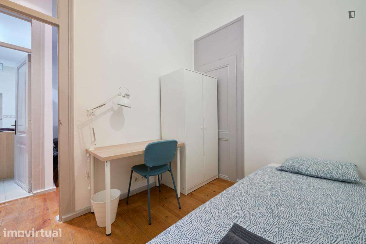 Quarto - localizado em Penha Lisbon - Grande imagem: 4/37