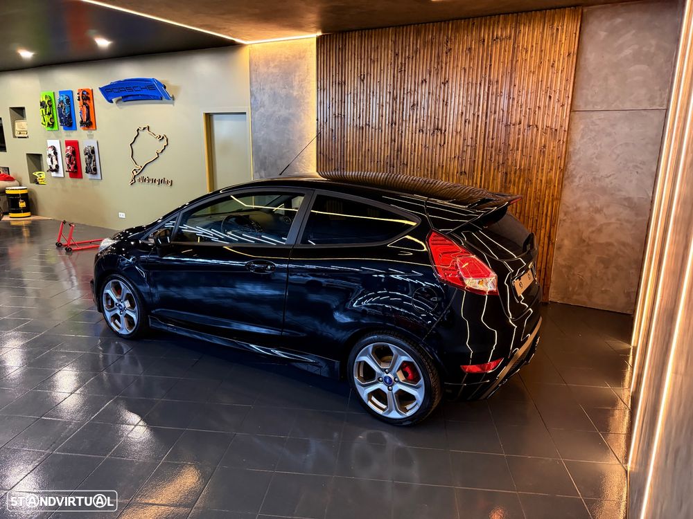 Ford Fiesta 1.6 EcoBoost ST - 19