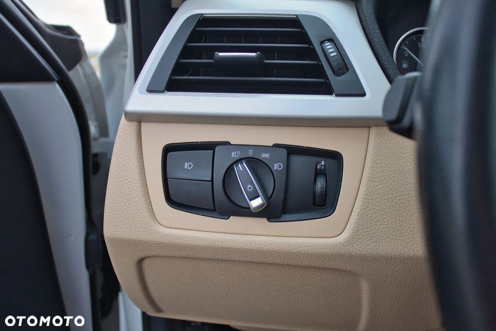 BMW Seria 3 320i xDrive Edition Luxury Line Purity - 26