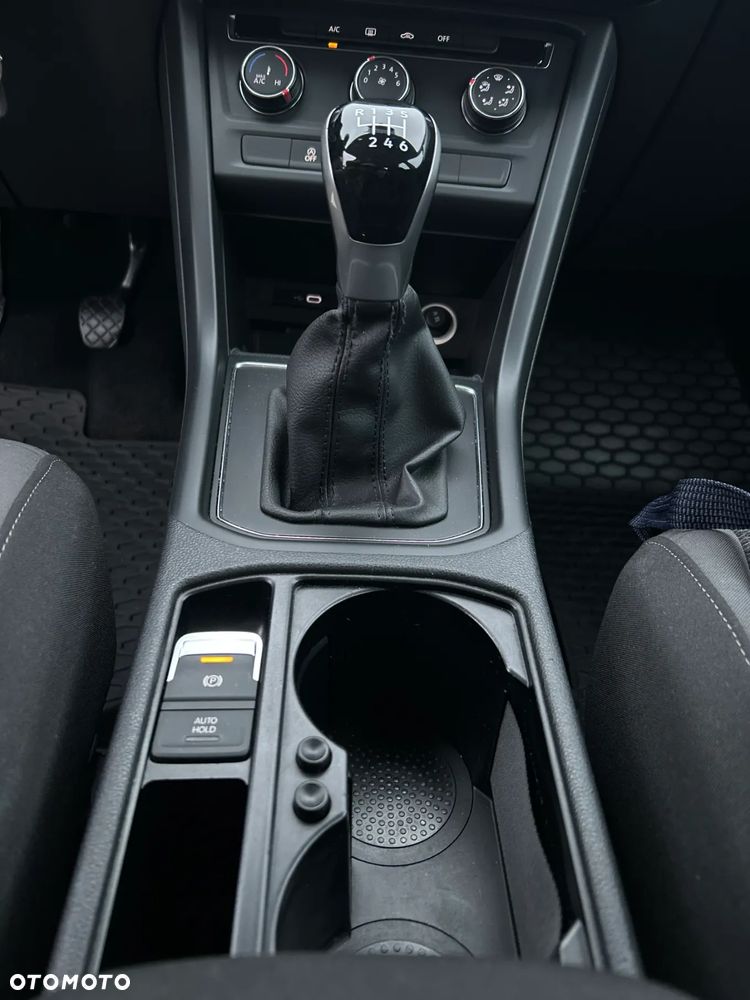 Volkswagen Touran 1.5 TSI EVO Trendline - 27