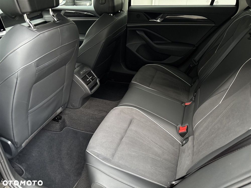 Volkswagen Passat - 11