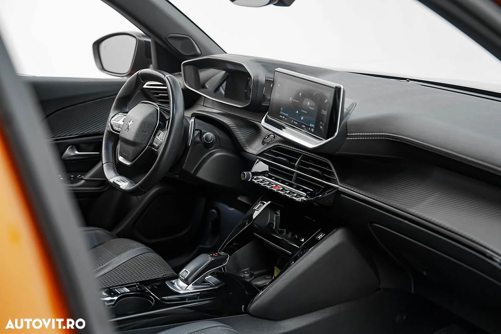 Peugeot 2008 1.2 L PureTech STT EAT8 GT Line - 9