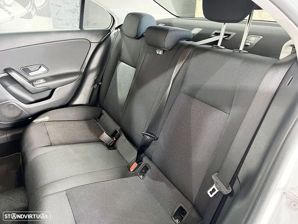 Mercedes-Benz A 180 Limousine d Business Solutions - 23