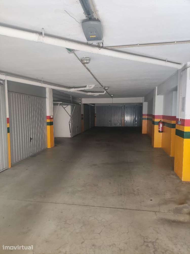 Garagem privada para arrendamento - Rua Artur Bivar, Lamaçães - Grande imagem: 5/5