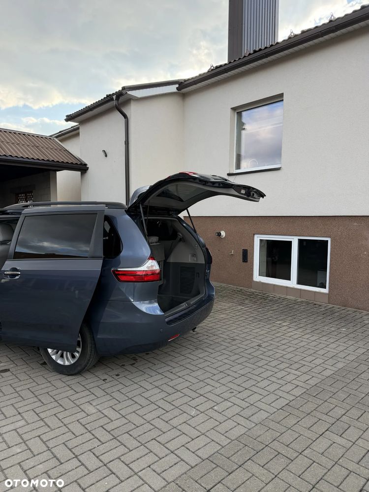 Toyota Sienna 3.5 V6 - 4