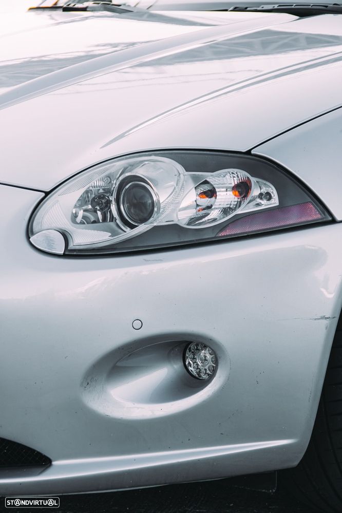 Jaguar XK 4.2 V8 - 12