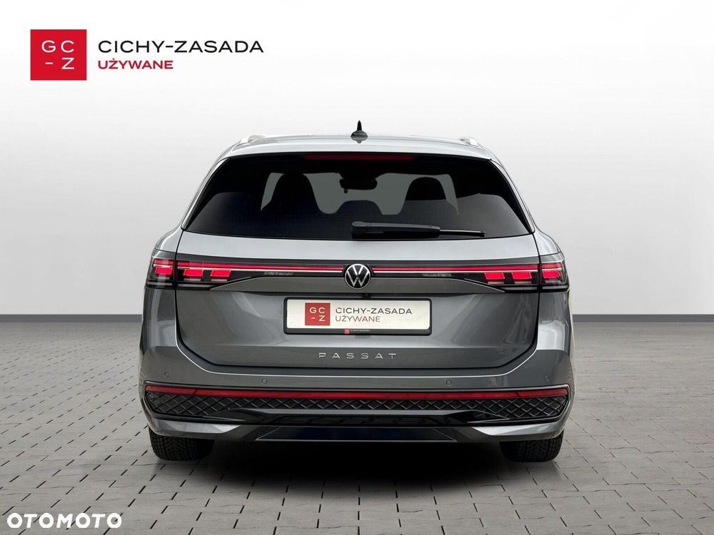 Volkswagen Passat Variant 2.0 TDI SCR R-Line DSG - 5
