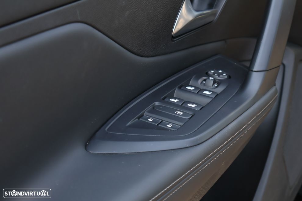 Peugeot 408 1.2 Hybrid Allure e-DCS6 - 18