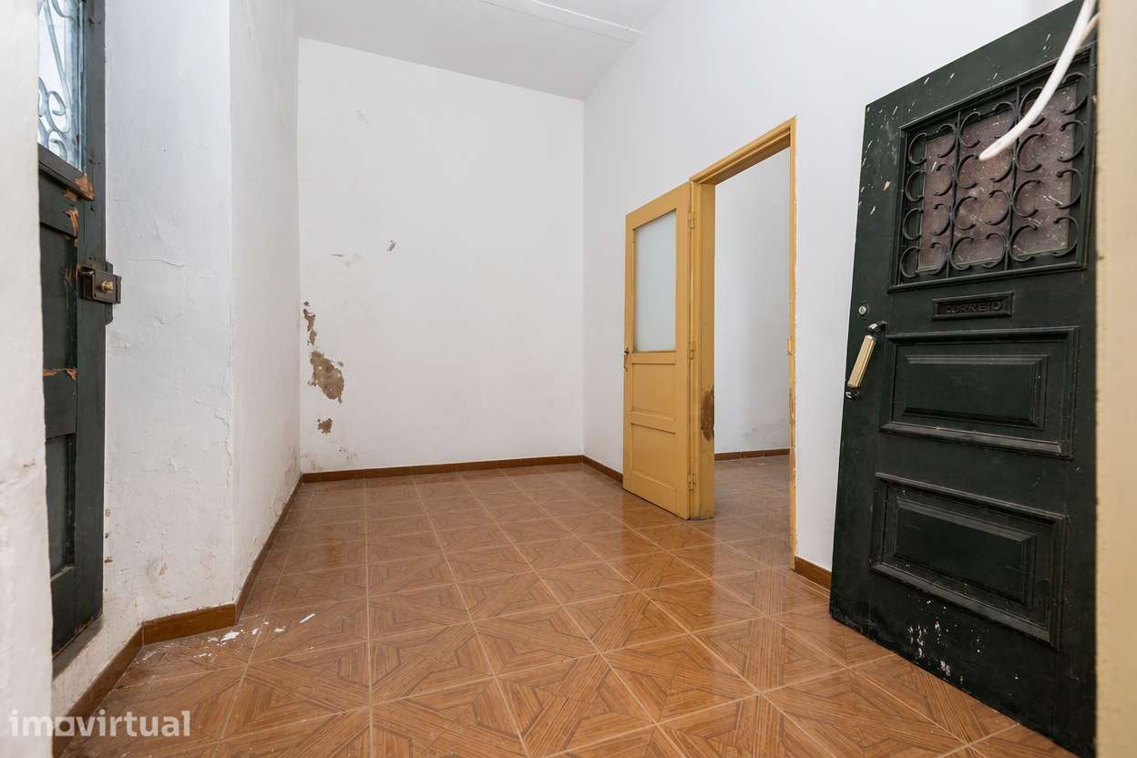 Moradia T2 c/ Armazém no 1º Amdar e 64 m² de Quintal, na Azaruja, Évor - Grande imagem: 4/35