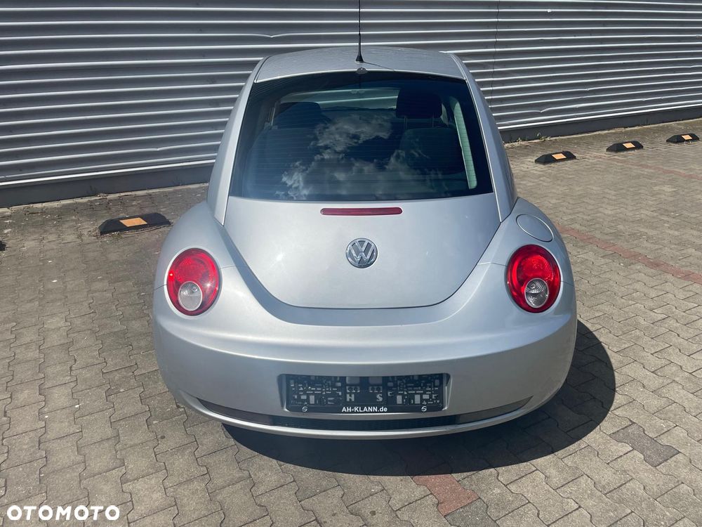 Volkswagen New Beetle - 11