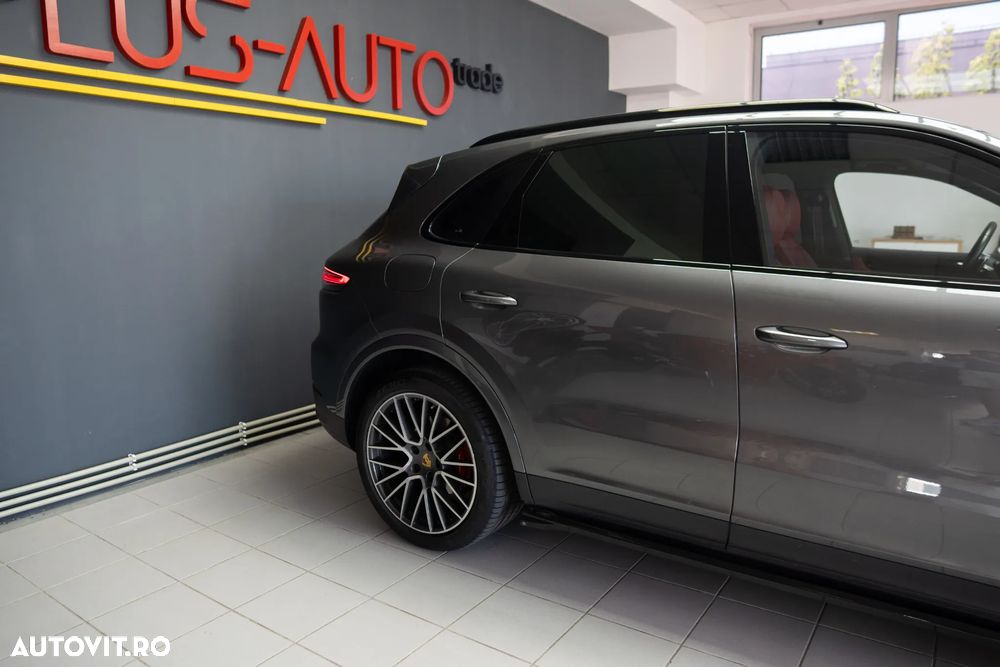 Porsche Cayenne Standard - 20
