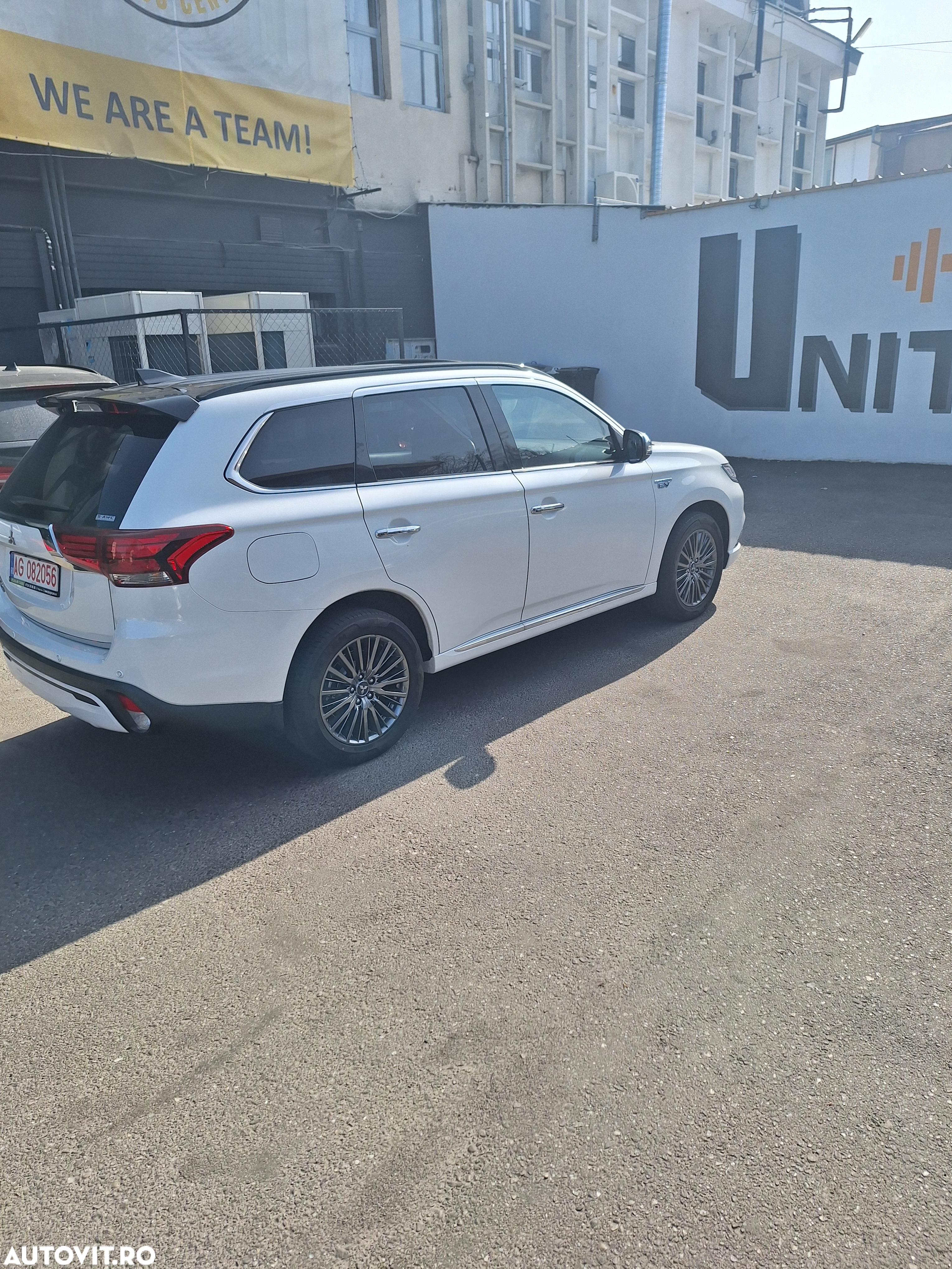 Mitsubishi Outlander 2.4 4WD Plug-In Hybrid Top - 8