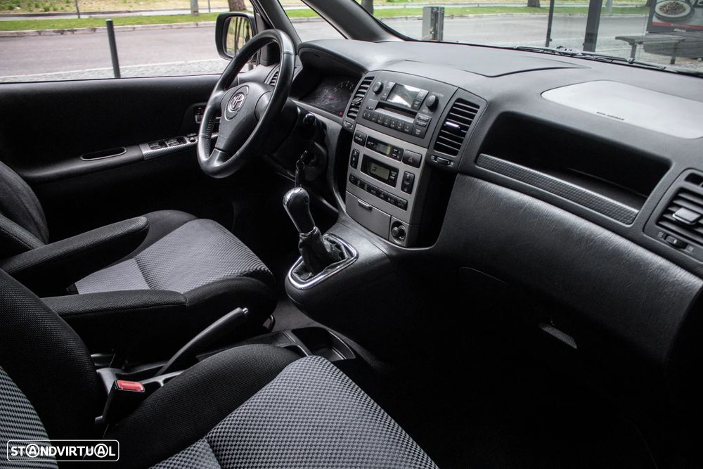 Toyota Corolla Verso 2.0 D-4D - 23