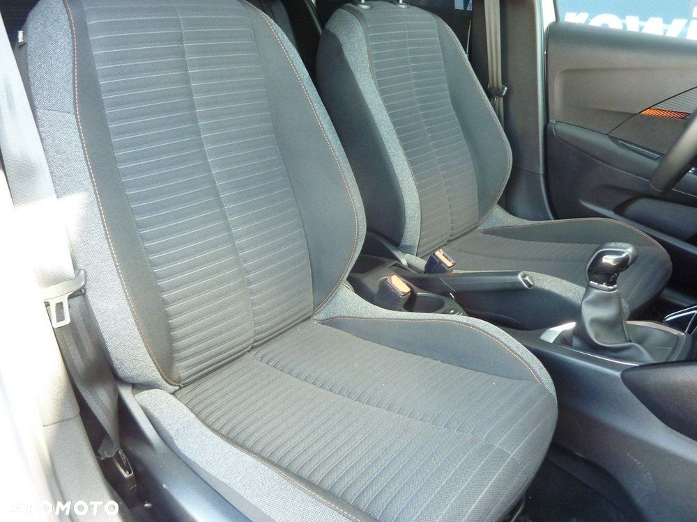 Peugeot 208 - 16