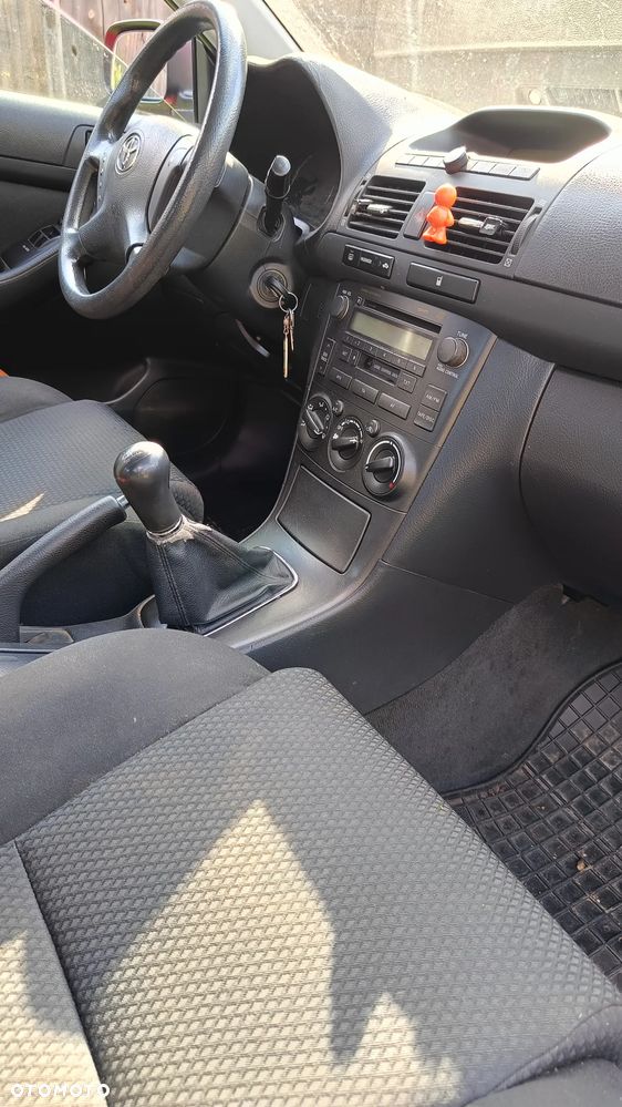 Toyota Avensis - 13