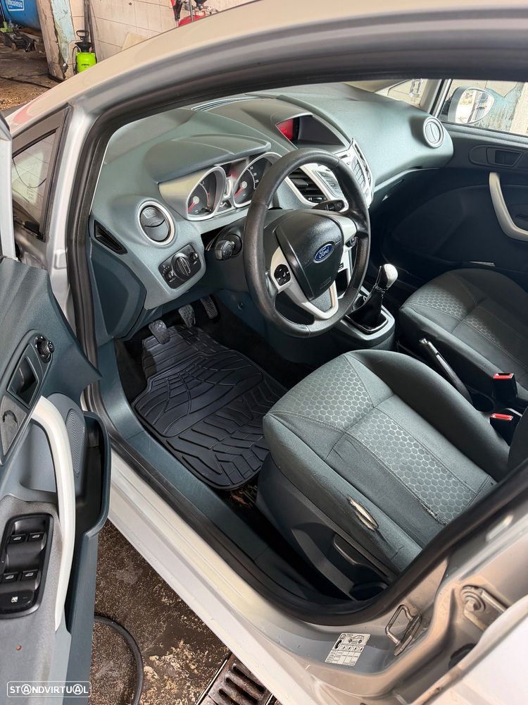 Ford Fiesta - 2