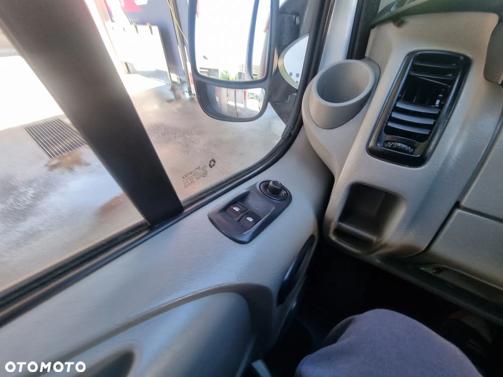 Renault Trafic - 28