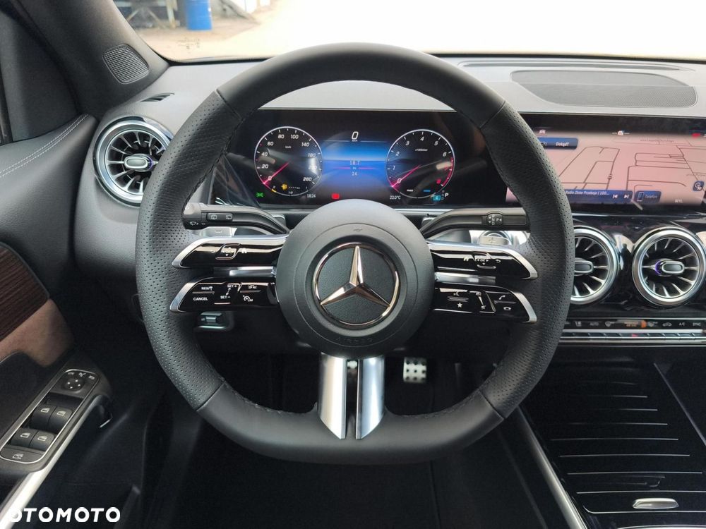 Mercedes-Benz GLB - 14
