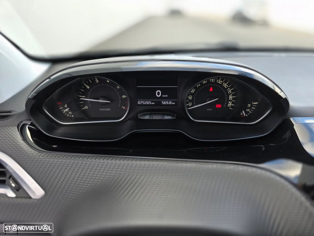 Peugeot 208 PureTech 110 Stop & Start Allure - 23