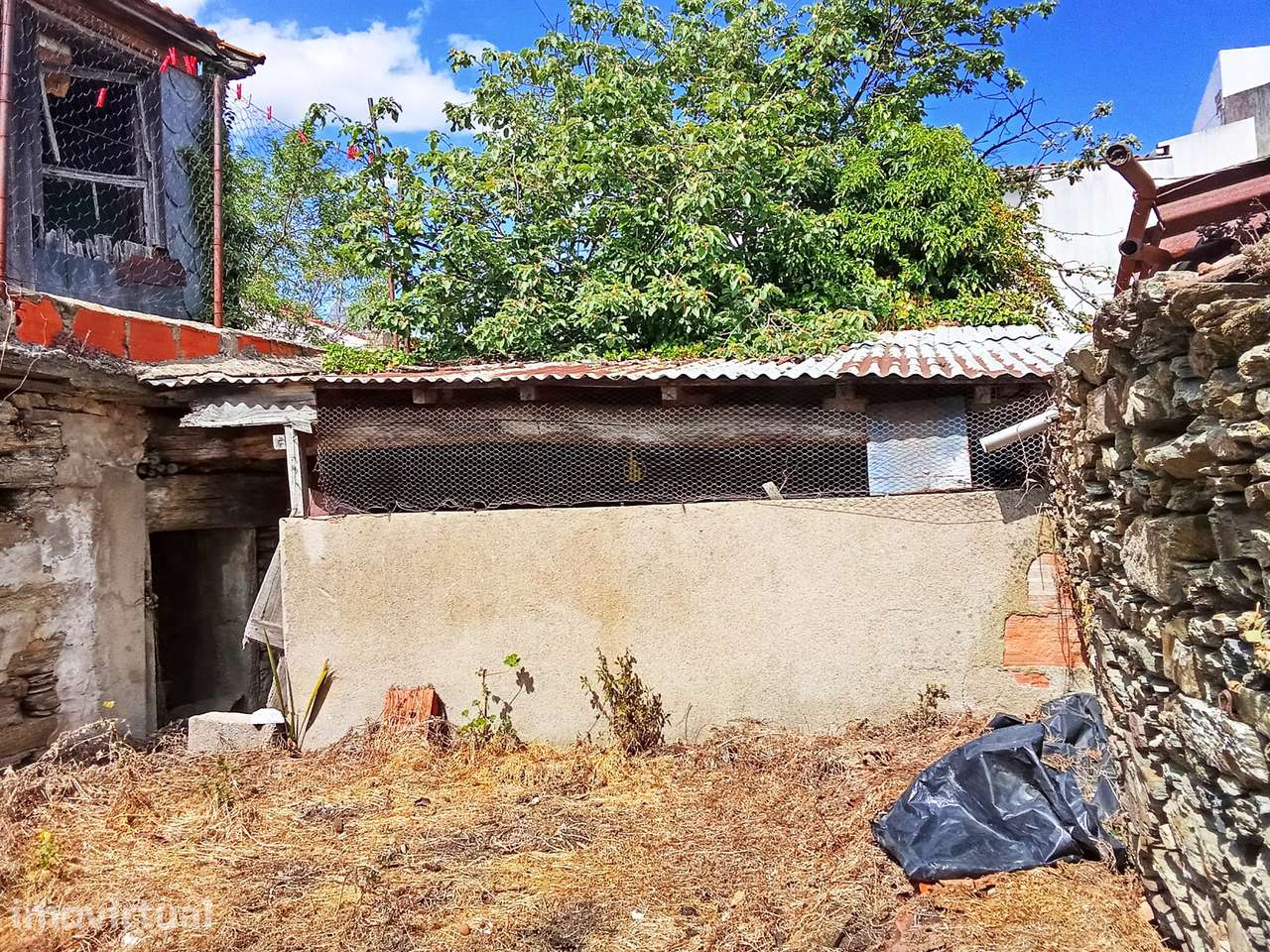 Moradia Devoluta T6 Venda em São João da Pesqueira e Várzea de Trevões - Grande imagem: 4/19