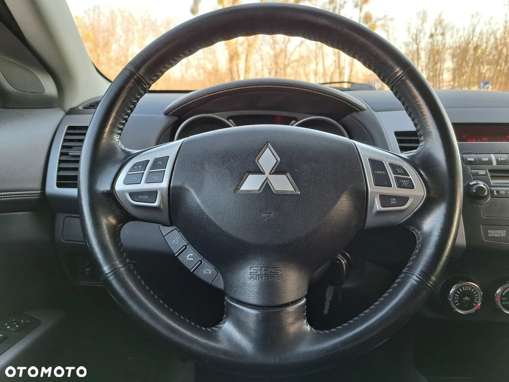 Mitsubishi Outlander - 26