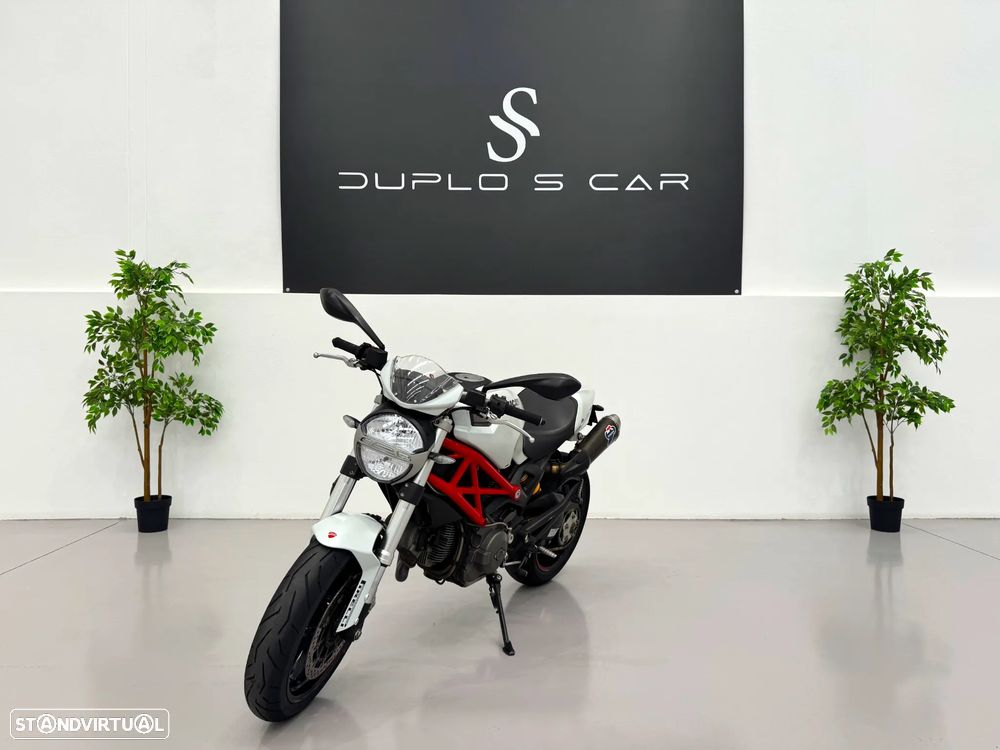 Ducati Monster 796 - 1
