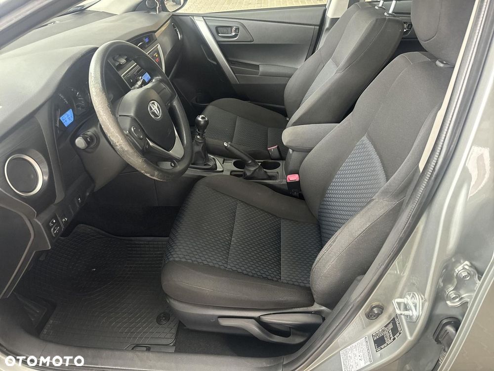 Toyota Auris - 16