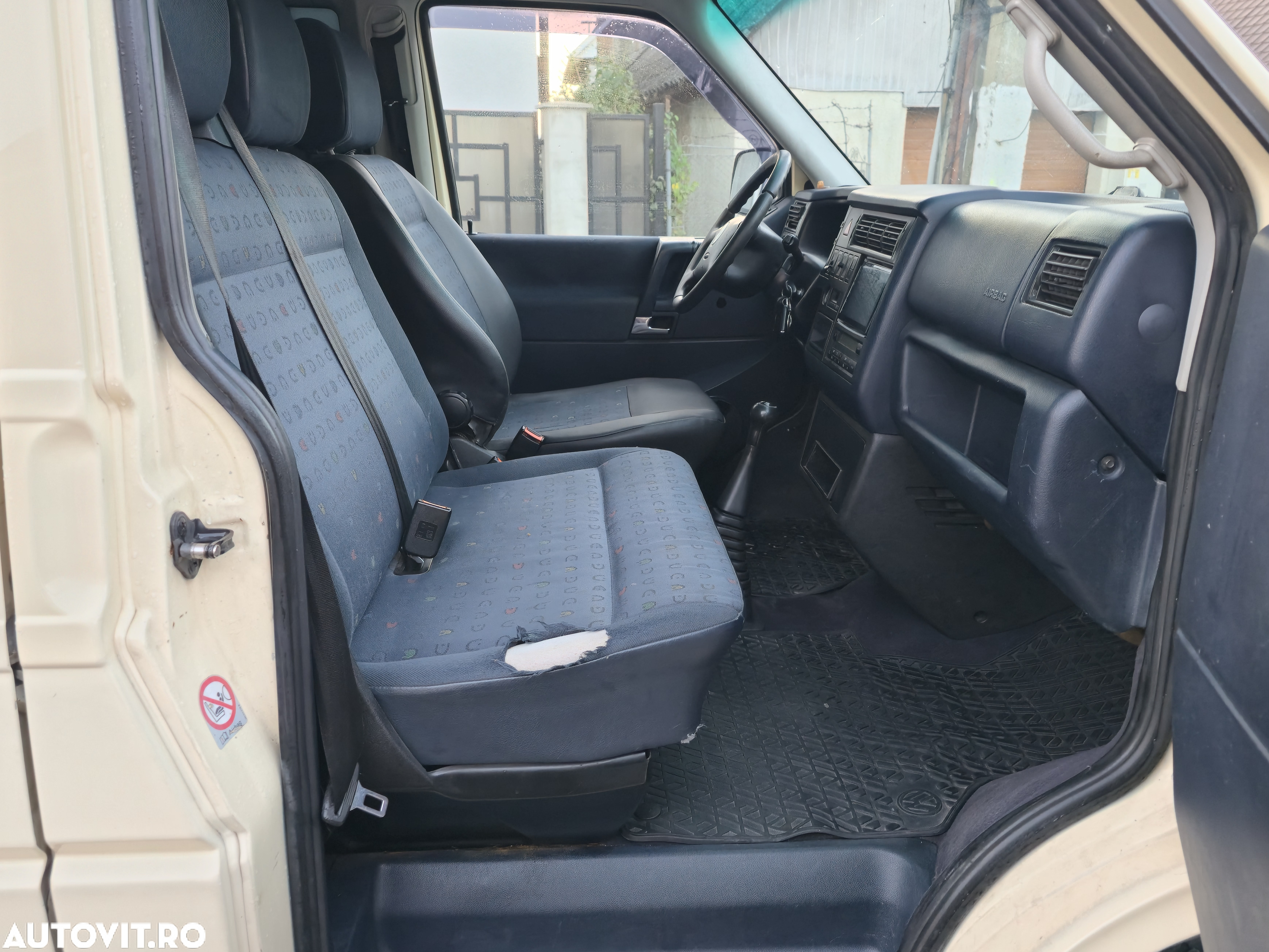Volkswagen Caravelle - 16