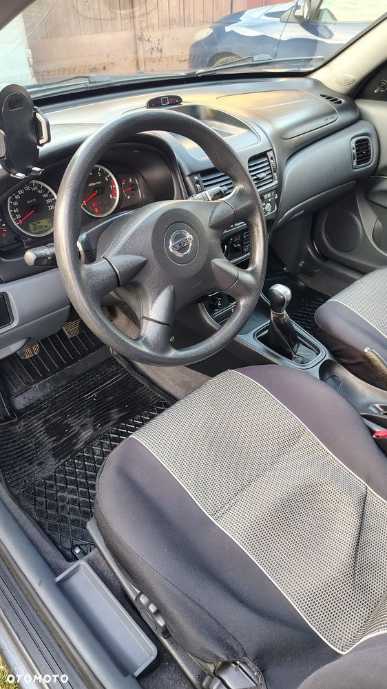 Nissan Almera 1.5 Visia + - 8