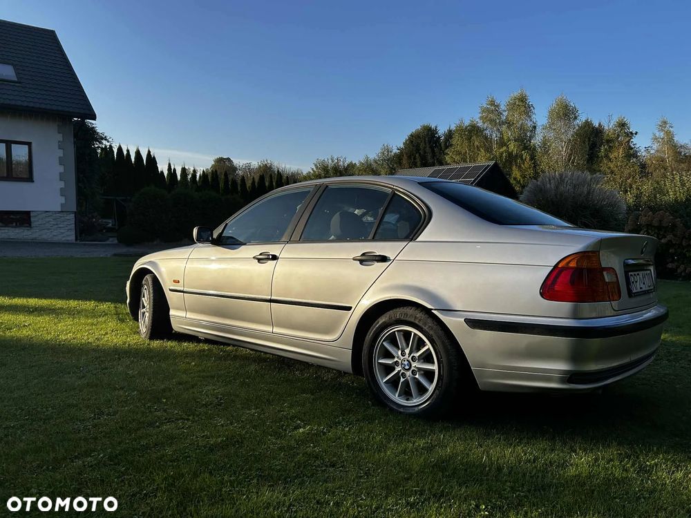 BMW Seria 3 316i - 4