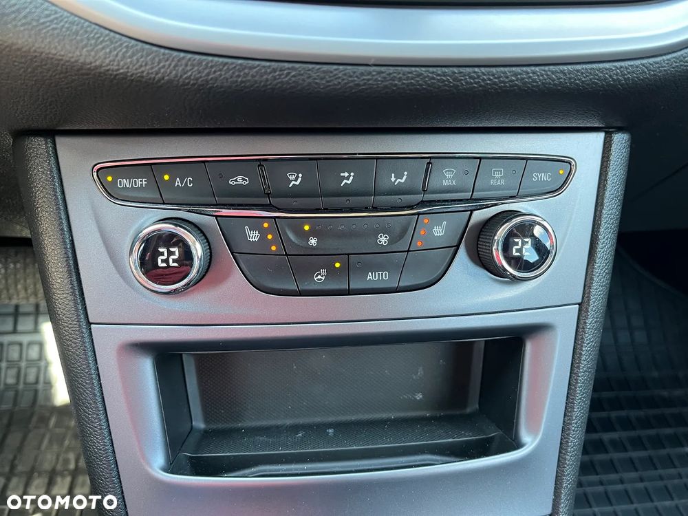 Opel Astra 1.4 T Enjoy S&S - 11