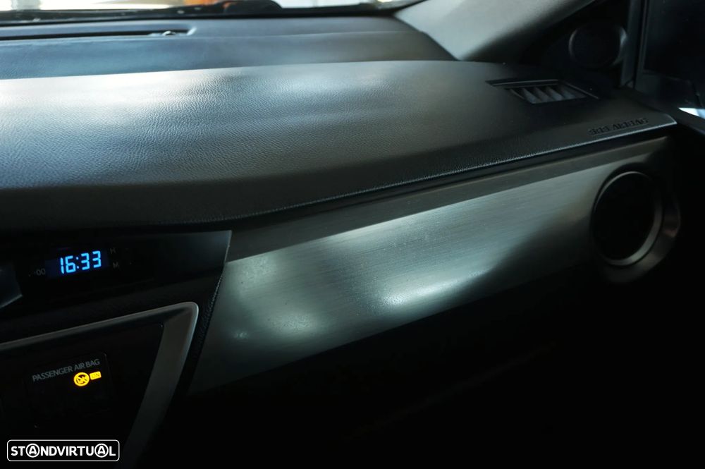 Toyota Auris Touring Sports 1.4 D-4D Life - 16