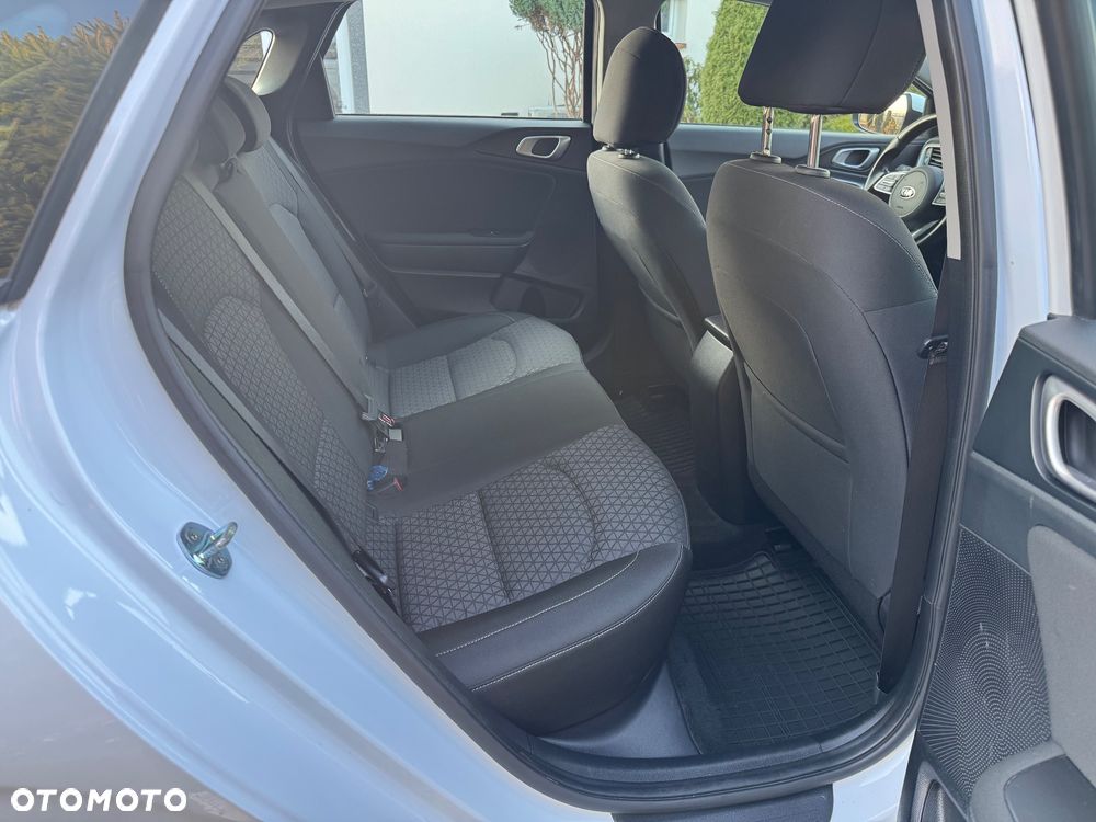 Kia Ceed 1.6 CRDi mHEV M - 32