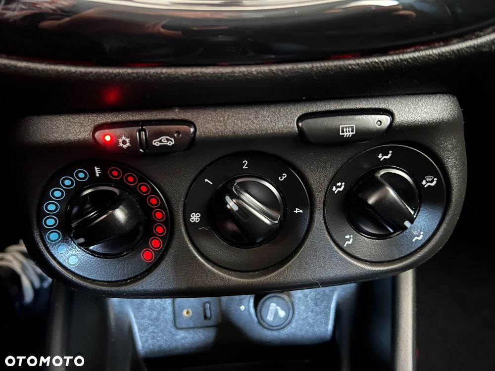 Opel Corsa 1.2 16V Cosmo - 26