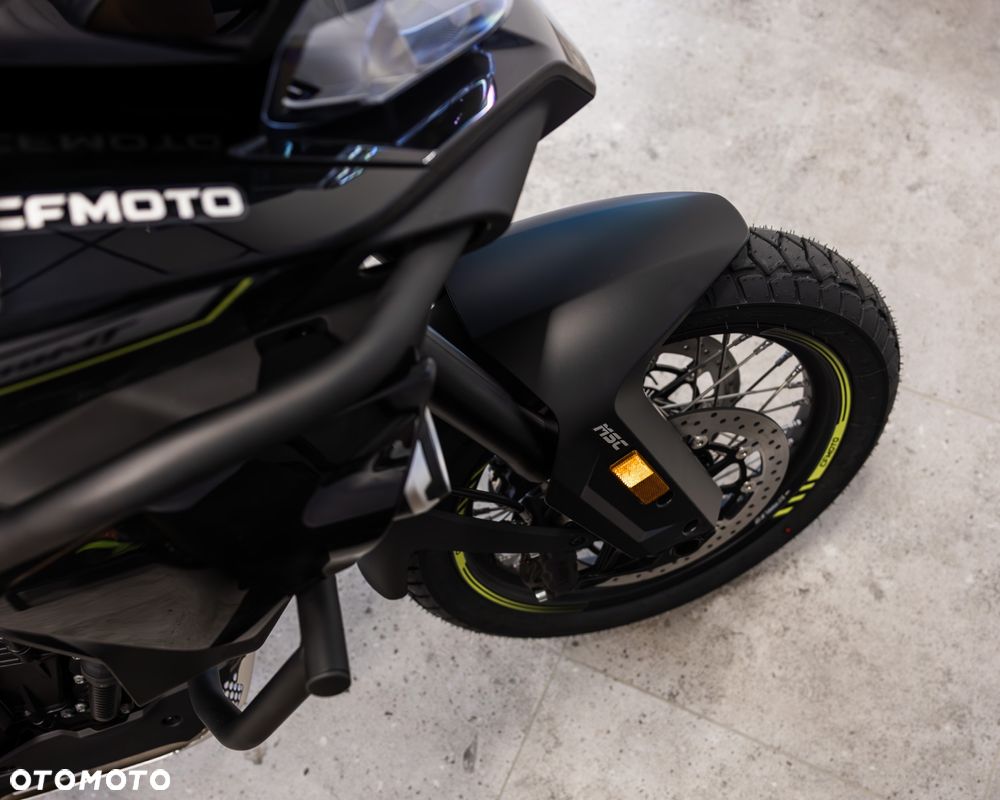 CFMoto MT - 4