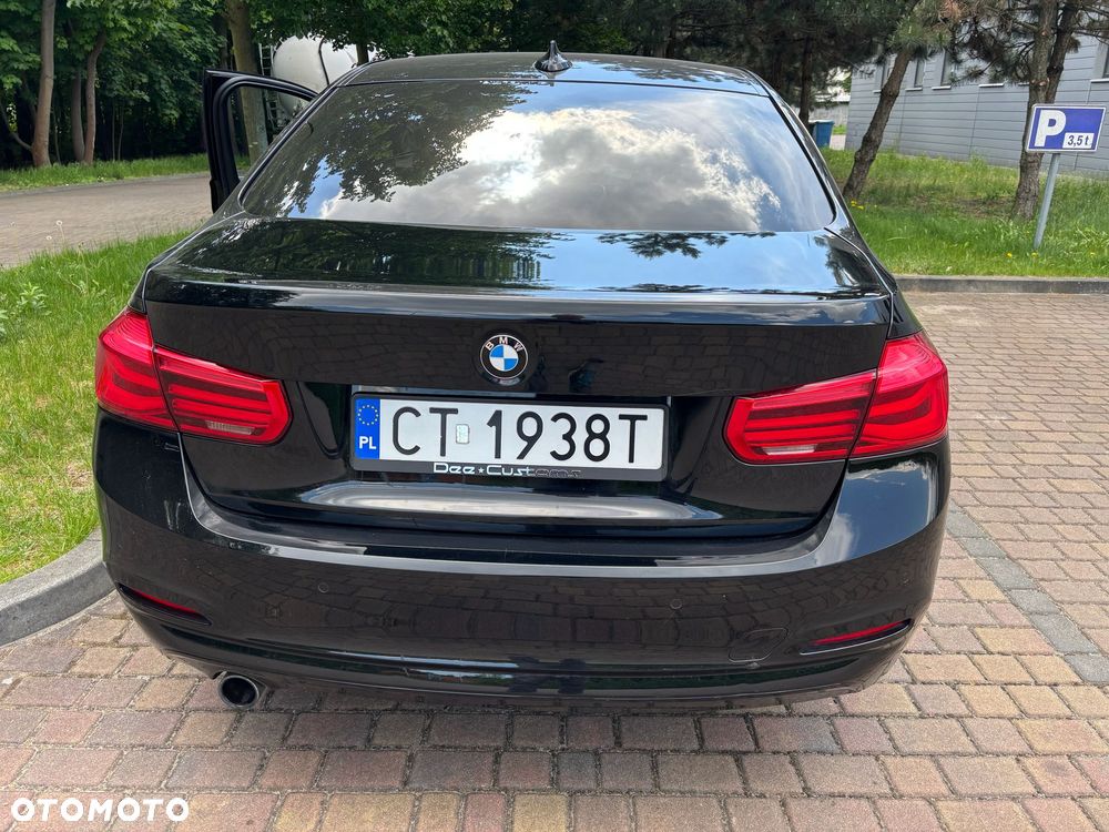 BMW Seria 3 318i - 4