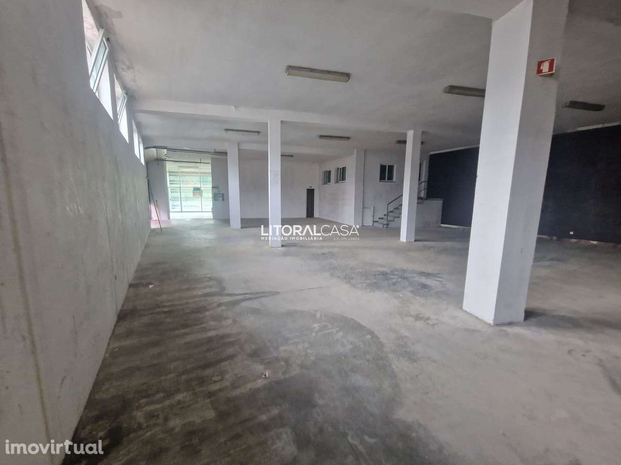 Armazém com Montra - 366 m2 - Grande imagem: 3/23