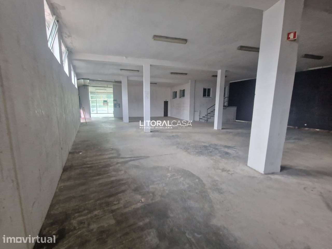 Armazém com Montra - 366 m2 - Grande imagem: 3/23