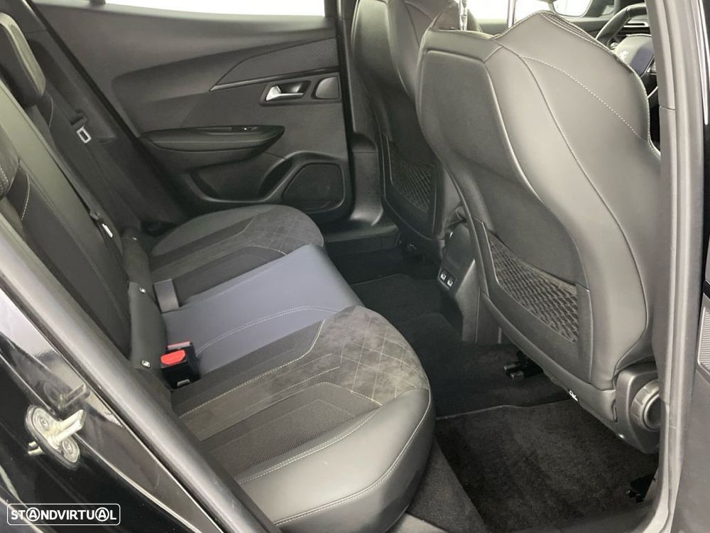 Peugeot 2008 1.2 PureTech GT EAT8 - 23