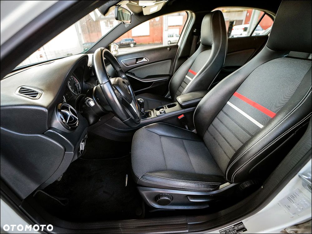 Mercedes-Benz Klasa A 180 (BlueEFFICIENCY) Urban - 32