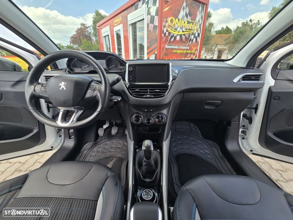 Peugeot 2008 1.2 PureTech Allure - 19